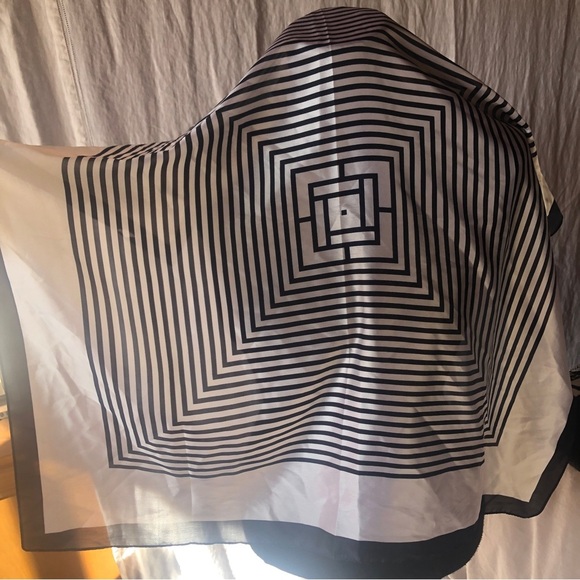 Unbranded graphic square scarf black and ivory 27” x 27” silk like polyester - Picture 4 of 4